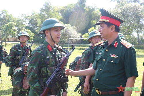 Trung tướng Hà Thọ Bình, Tư lệnh Quân khu 4 kiểm tra trực sẵn sàng chiến đấu tại các đơn vị​